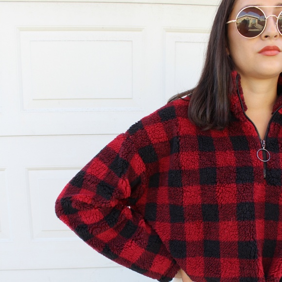 Tops - 🚨Fall Favorite Collection//Red Plaid Crop Sweater